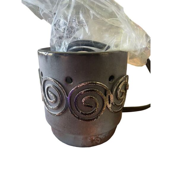 New Scentsy Wax Warmer Anvil Mid Size - Picture 2 of 10